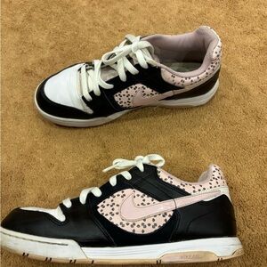 Nike Black and Pink Patterned Sneakers